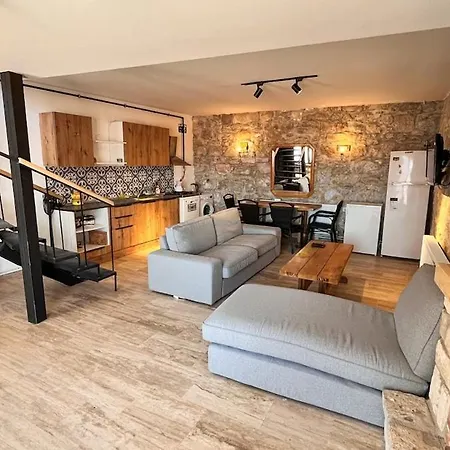 Διαμέρισμα Cute Stone House 250 M From Art Street