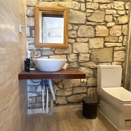 Cute Stone House 250 M From Art Street *